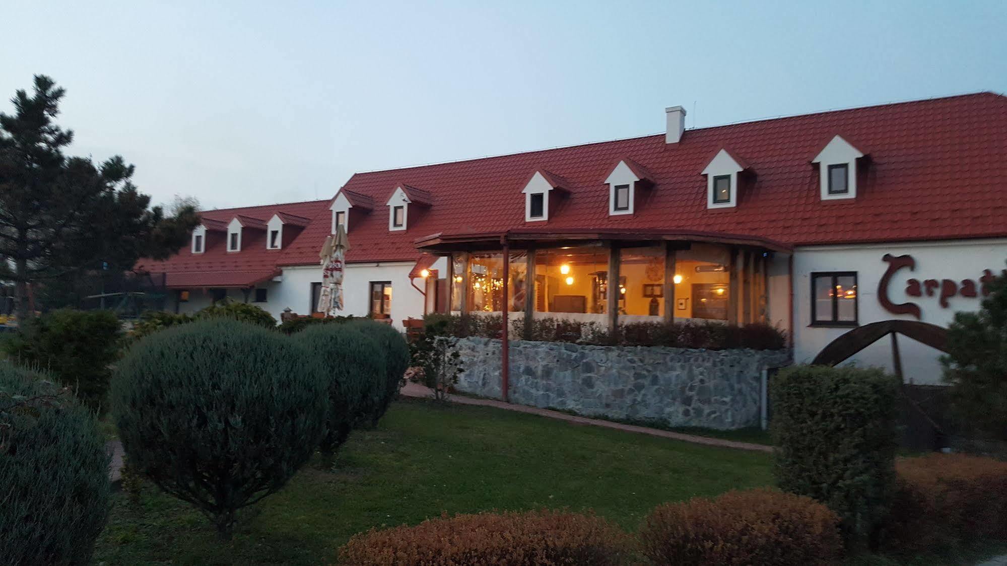 Hotel Carpatia Братислава Экстерьер фото