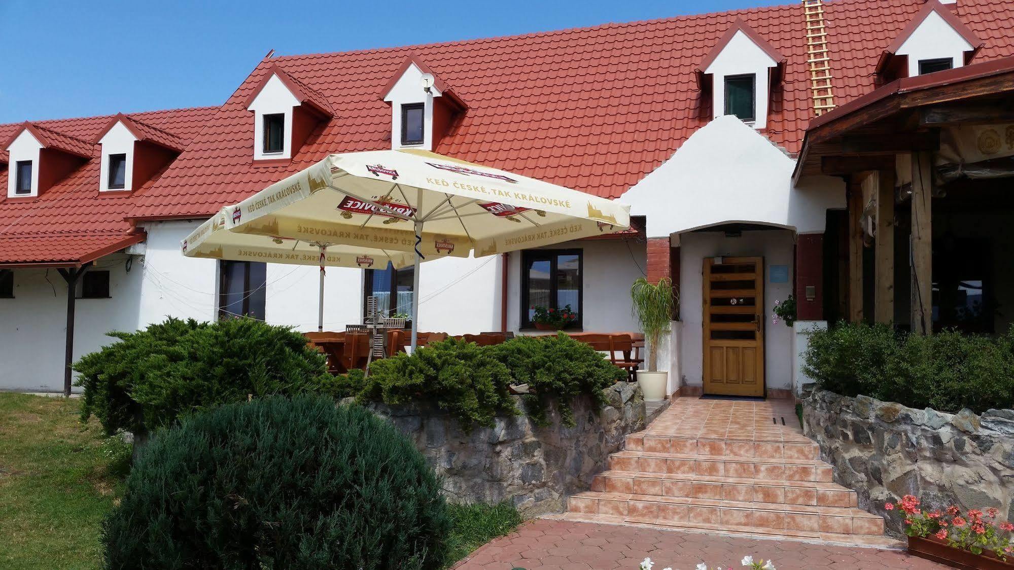 Hotel Carpatia Братислава Экстерьер фото